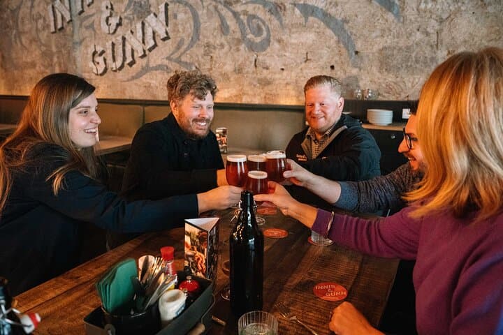 Taste & Tour Edinburgh — Old Town Food Walking Tour with Drinks