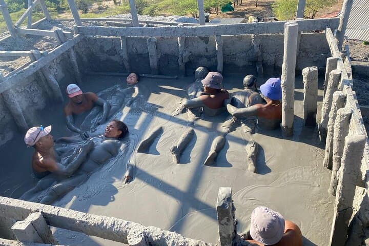 Float in the Mud: 4-Hour Volcán de Lodo Private Tour from Cartagena