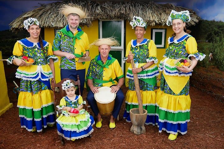 Wear Curaçao: Traditional Costume Photoshoot in Willemstad's Historic Quarter photo 2
