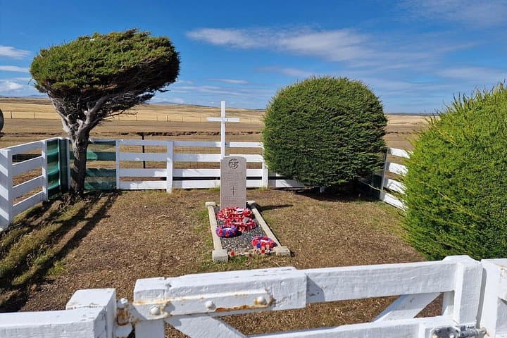 Stanley to Goose Green: 1982 Falklands War Memorials Tour (5–6 hrs) photo 2