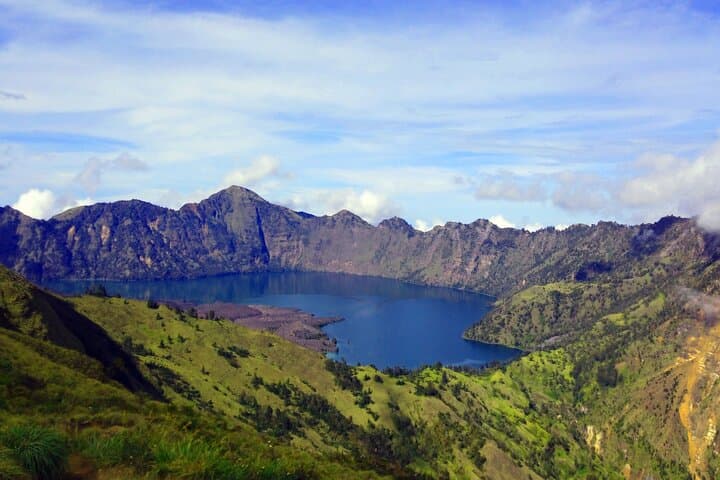 Rinjani Hike: 3-Day Summit, Crater Lake & Hot Springs Trek photo 2
