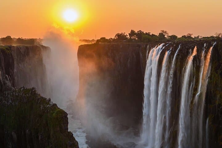 Victoria Falls Private Guided Tour — Up‑Close Walk in Mosi‑oa‑Tunya