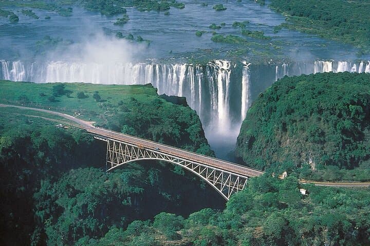 Victoria Falls Private Guided Tour — Up‑Close Walk in Mosi‑oa‑Tunya photo 4