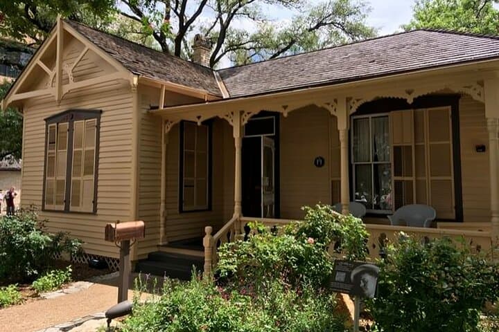 Private Austin Walking Tour — Downtown History, 6th Street & The Driskill photo 4