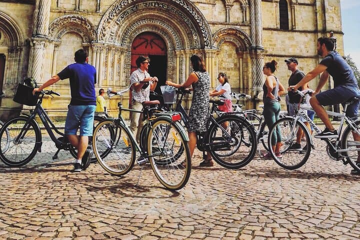 Best of Bordeaux E-Bike Tour with Pétanque, Wine & Appetizers photo 3
