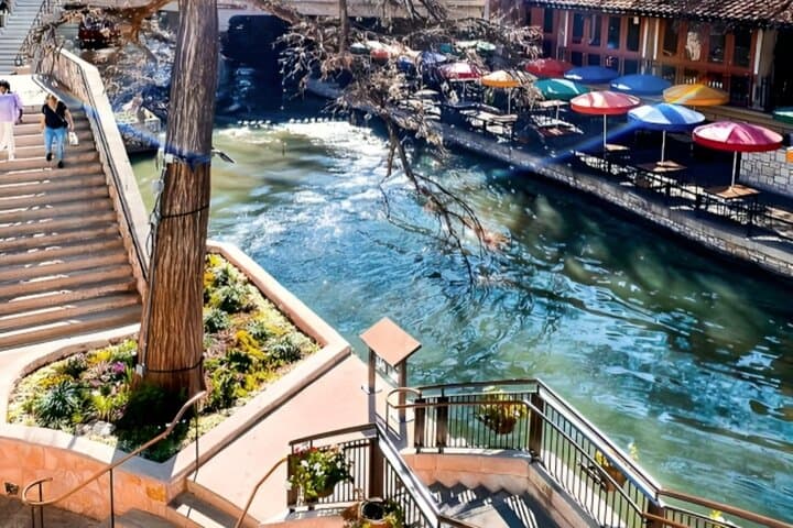 San Antonio Highlights Private Walking Tour: Alamo, Riverwalk & Tower Views photo 2
