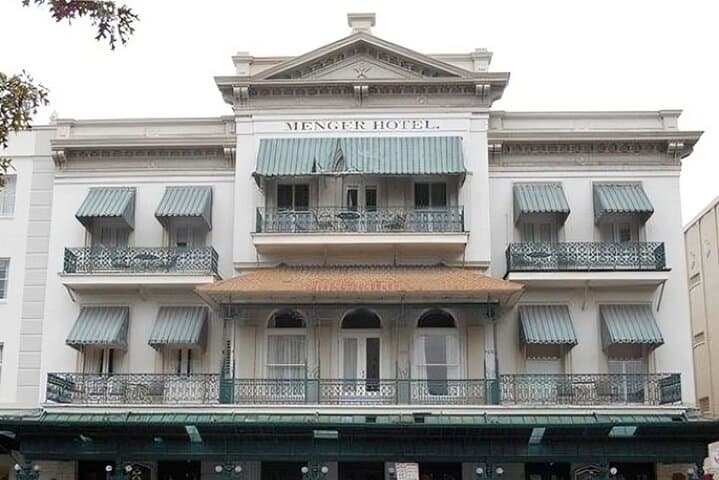 San Antonio Highlights Private Walking Tour: Alamo, Riverwalk & Tower Views photo 6