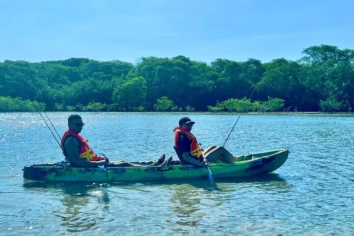 Kayaking Langosta: 2-Hour Clear-Water Kayak Rental Near Tamarindo photo 3
