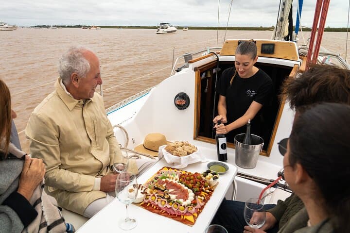 Sunset Sailing & Wine Tasting on the Río de la Plata — Buenos Aires Sommelier Voyage photo 4