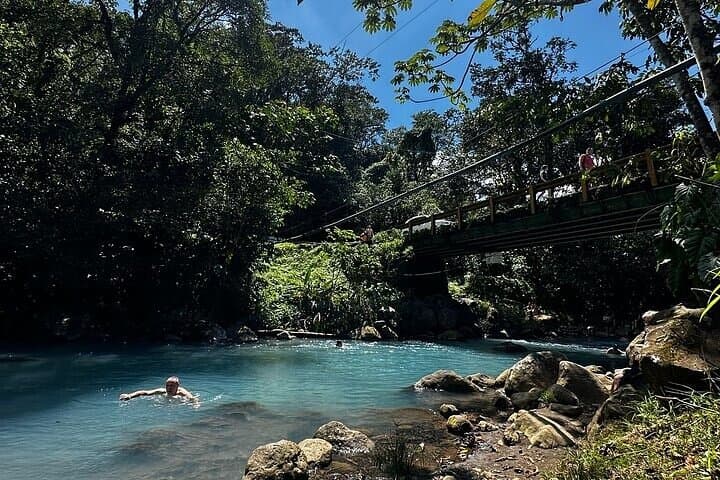 Río Celeste Private Hike: Waterfall, Hot Springs & Blue River Experience photo 2
