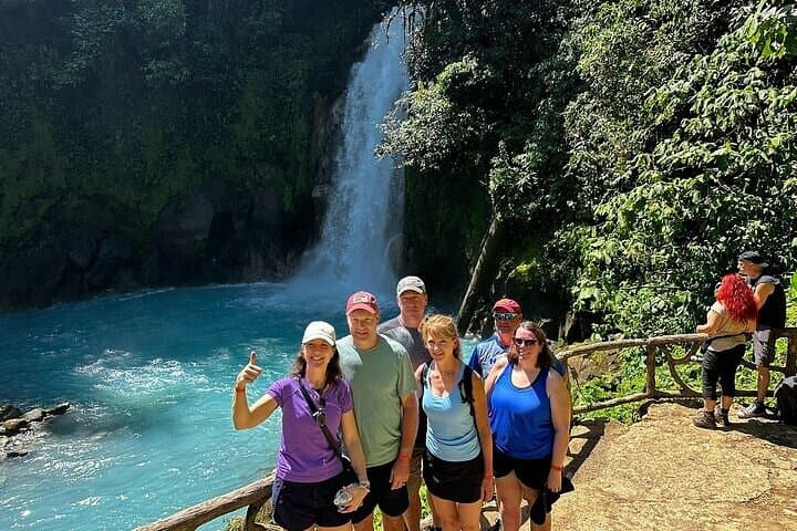Río Celeste Private Hike: Waterfall, Hot Springs & Blue River Experience photo 4