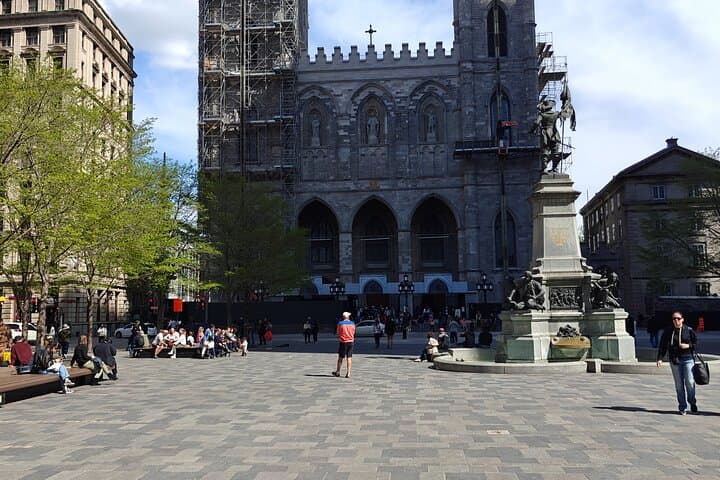 Private Montreal Airport Transfer: Smooth Ride from YUL to Downtown