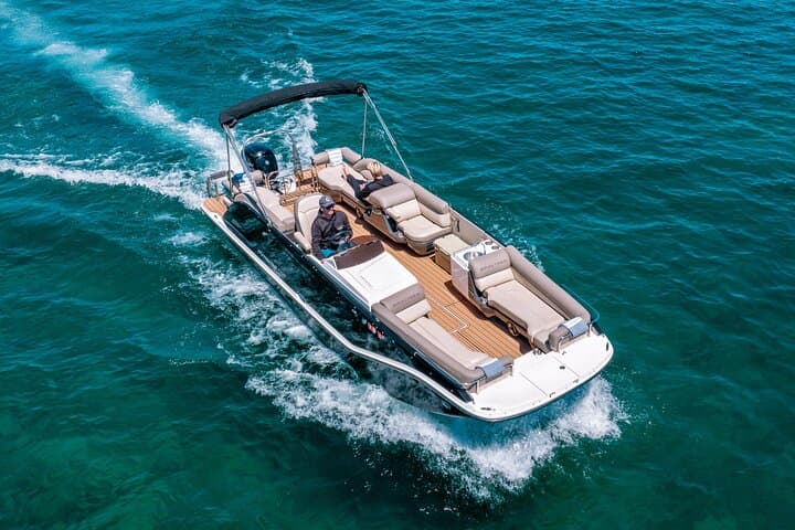 Exploring Emerald Bay: Private 2-Hour Boat Cruise on Lake Tahoe