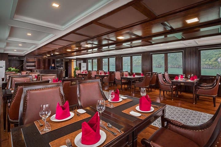 Luxury 5-Star Lan Ha Bay Cruise: 2D1N & 3D2N Halong Bay Escape photo 4