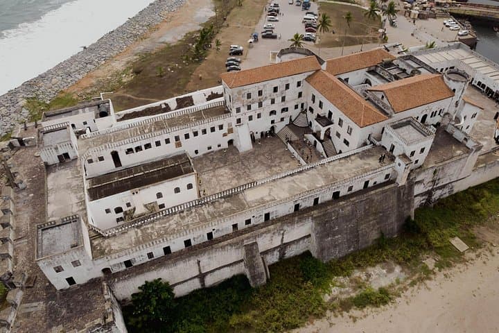 Cape Coast, Elmina & Kakum: Day Tour from Accra to Castles and Canopy Walkway