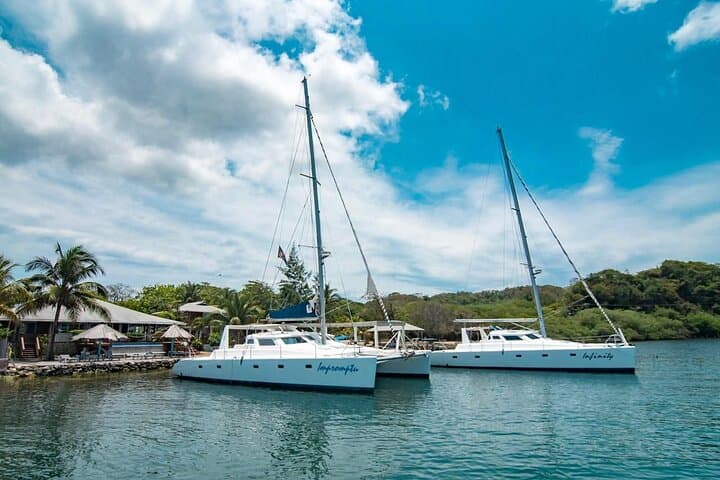 Sailing Roatan’s Southshore: Private Catamaran to French Key & Oakridge photo 2