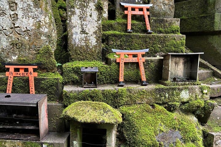 Hiking Fushimi Inari: Senbon Torii, Mountain Shrines & 7 km Loop photo 2