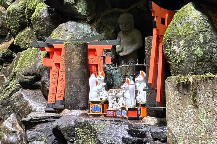 Hiking Fushimi Inari: Senbon Torii, Mountain Shrines & 7 km Loop photo 3