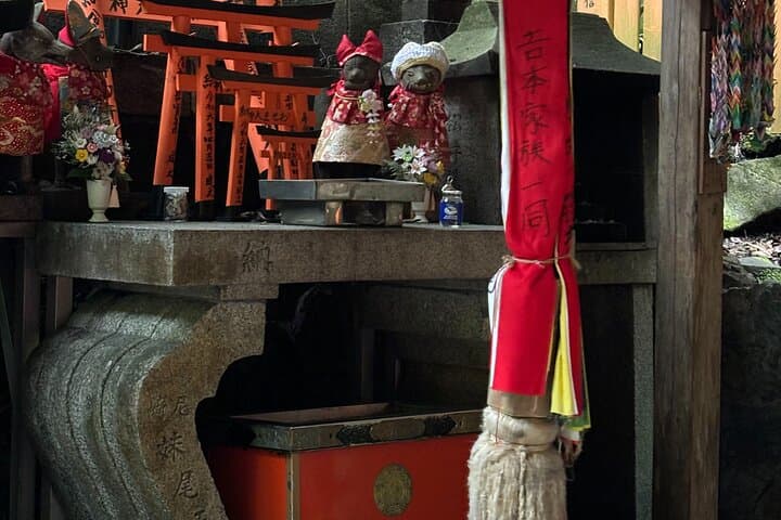 Hiking Fushimi Inari: Senbon Torii, Mountain Shrines & 7 km Loop photo 4