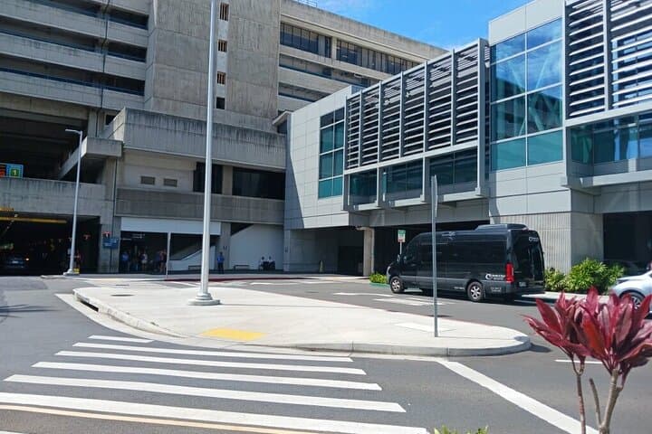 Shared Shuttle from HNL to Waikiki: Quick, Affordable Airport Transfer photo 5