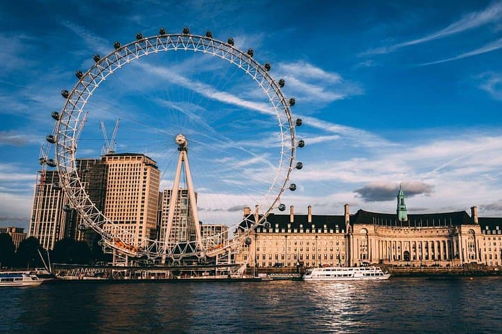 Luxury Private London City Tour by Chauffeured Mercedes with Audio Guide photo 3