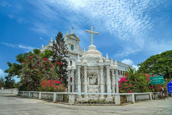 Enchanting Diu Heritage Tour: Diu Fort, Naida Caves & Nagoa Beach photo 3