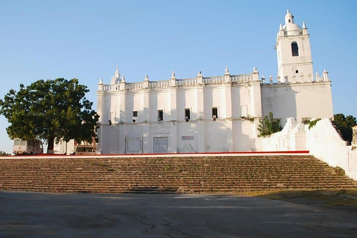 Enchanting Diu Heritage Tour: Diu Fort, Naida Caves & Nagoa Beach photo 4