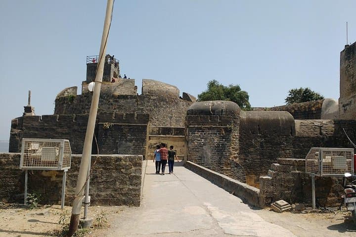 Enchanting Diu Heritage Tour: Diu Fort, Naida Caves & Nagoa Beach photo 1