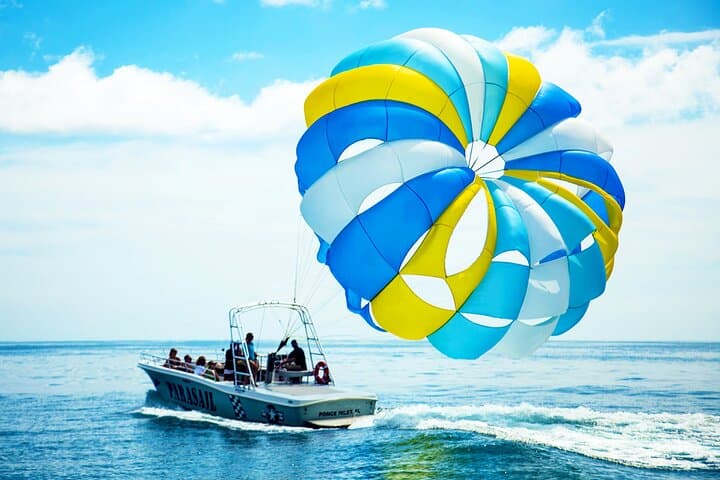 Hurghada Parasailing with Private Transfer & Speedboat Ride photo 4