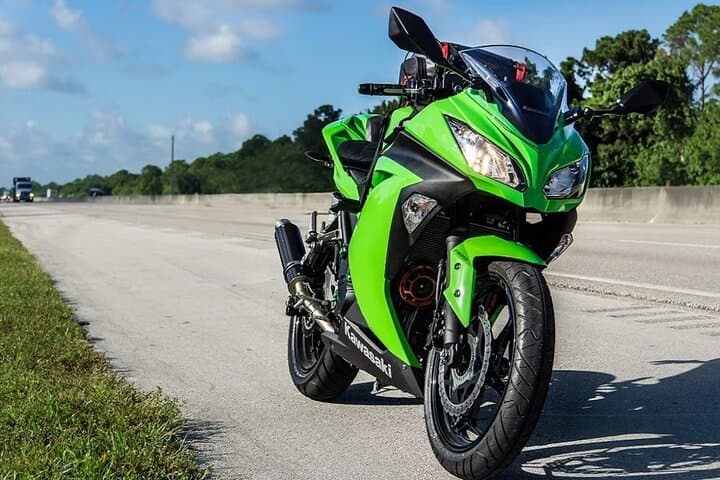 Beirut Superbike Night Tour and Street-Food Dinner