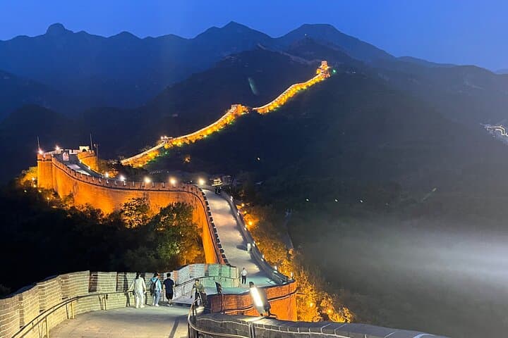 Badaling Great Wall Night Tour: Illuminated Walk and Traditional Performance photo 5