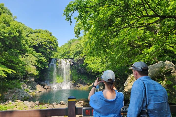 Jeju Luxury Private Tour with UNESCO Yacht Cruise & Fishing Experience photo 4