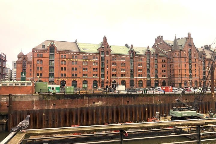 Hamburg First-Date Quiz Walking Tour — Reeperbahn, Speicherstadt & Harbor photo 2