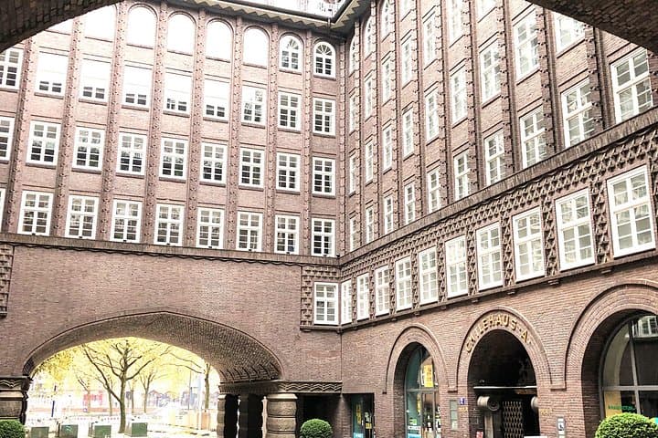 Hamburg First-Date Quiz Walking Tour — Reeperbahn, Speicherstadt & Harbor photo 6