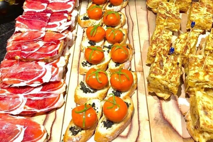 Pamplona Pintxo Crawl: 3-Stop Guided Tasting on Estafeta and Chapitela photo 4
