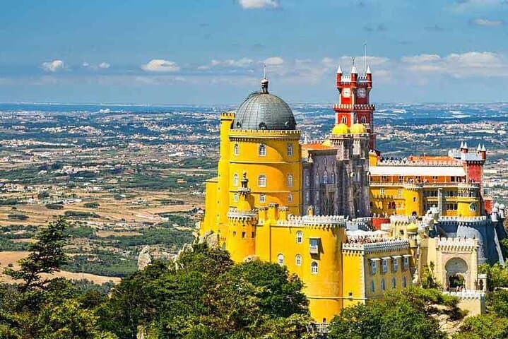 Sintra Private Tour: Half-Day Drive to Pena Palace, Quinta da Regaleira & Monserrate