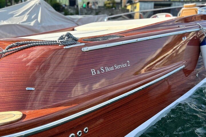 Private Wooden Boat Tour on Lake Como — Villas, Villages & Prosecco Cruise photo 4