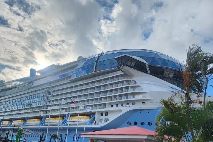 Private Airport Transfer: Cyril E. King Airport to Red Hook Bay, St. Thomas photo 3