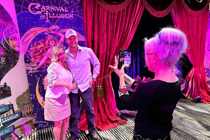 Up-Close Magic Experience Downtown Phoenix — Interactive Close-Up Show at Renaissance Hotel photo 5