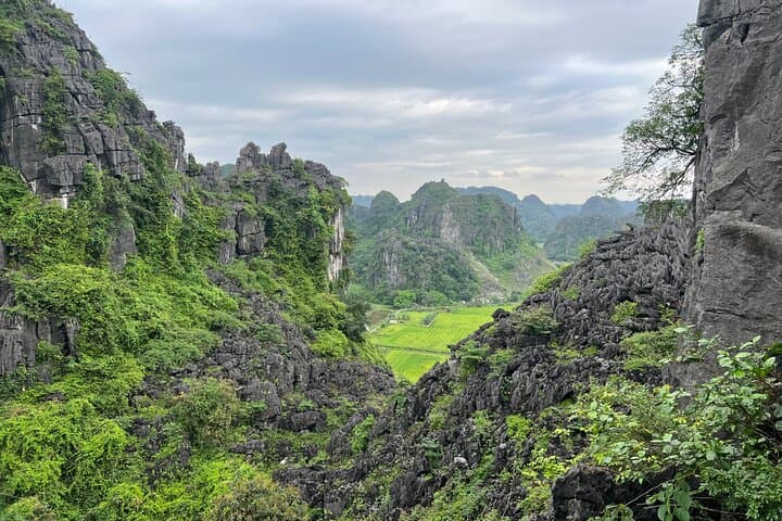 Day Trip from Hanoi to Ninh Binh: Bai Dinh, Trang An & Mua Cave photo 6