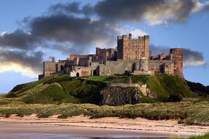 Bamburgh, Alnwick & Lindisfarne: Northumberland Winter Day Tour from Edinburgh
