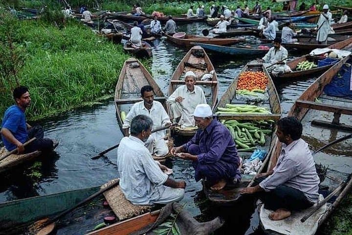 Private Splendor Kashmir Tour — Dal Lake, Mughal Gardens & Gulmarg Gondola (4-Day)