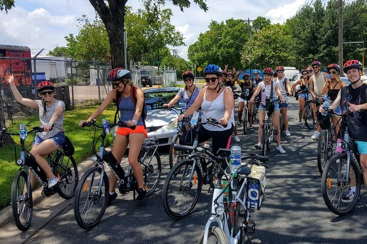 Austin 3-Hour Splash Pad E-Bike Tour — Ride Murals, Parks & Cool-Off Stops photo 4