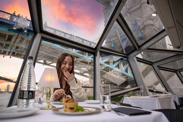 Thames Dinner Cruise London: Evening Riverboat Dinner, Views & Live Entertainment