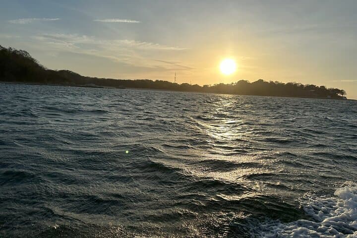 Las Perlas by Private Boat: A Full-Day Escape to Contadora’s Clear Water and Quiet Coves photo 4