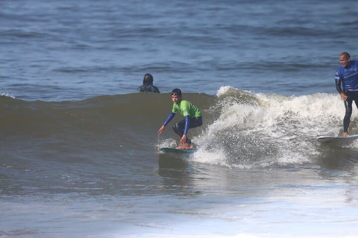 4-Session Surf Lessons on Lima's Costa Verde — Progressive Coaching & Video Analysis photo 2
