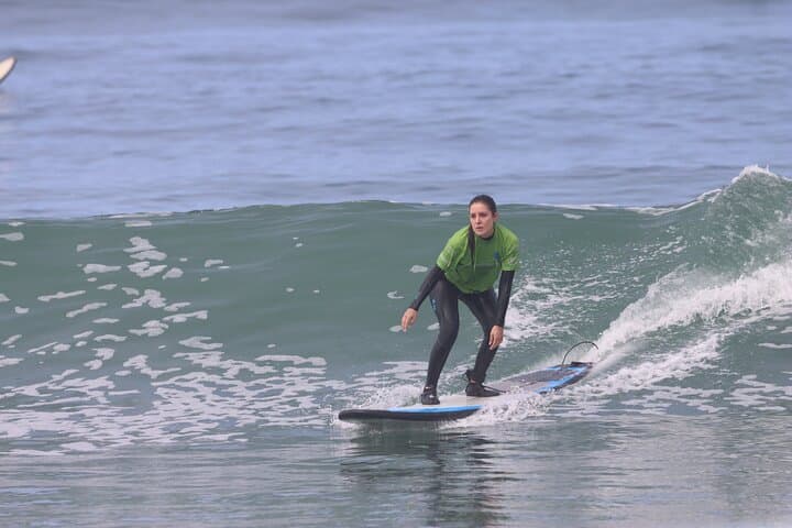 4-Session Surf Lessons on Lima's Costa Verde — Progressive Coaching & Video Analysis photo 6