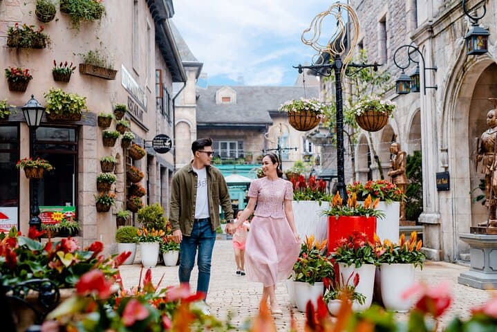Golden Bridge & Ba Na Hills: Full-Day Cable Car Adventure from Da Nang