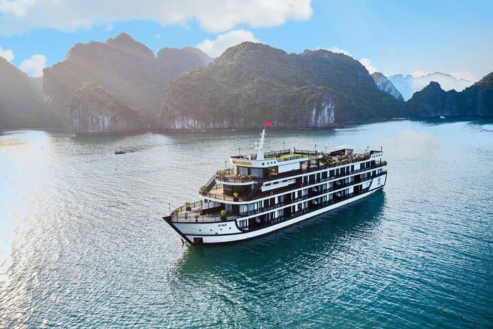 5-Star Halong Bay & Lan Ha Bay Luxury Cruise — 2D1N from Hanoi