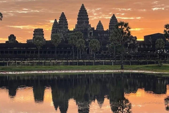 Angkor Wat Sunrise: Sunrise at Angkor Wat + Bayon & Ta Prohm Small-Group Tour with Breakfast photo 3